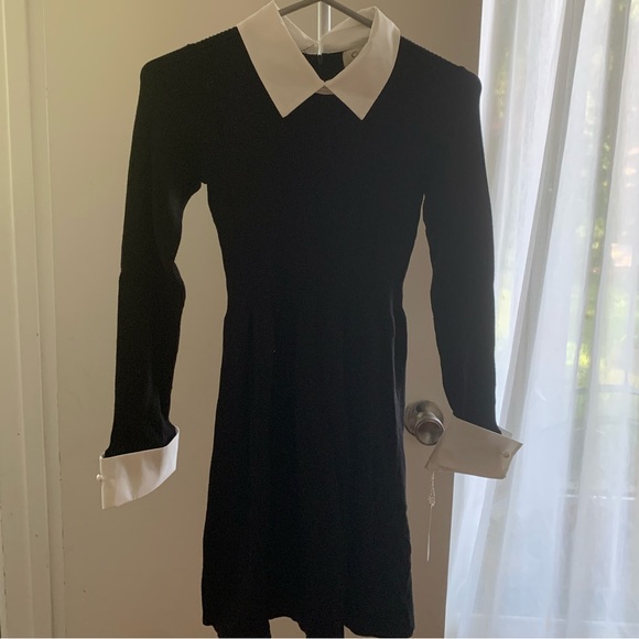 Jessica Simpson - White Collar Black Dress - Picture 2 of 8